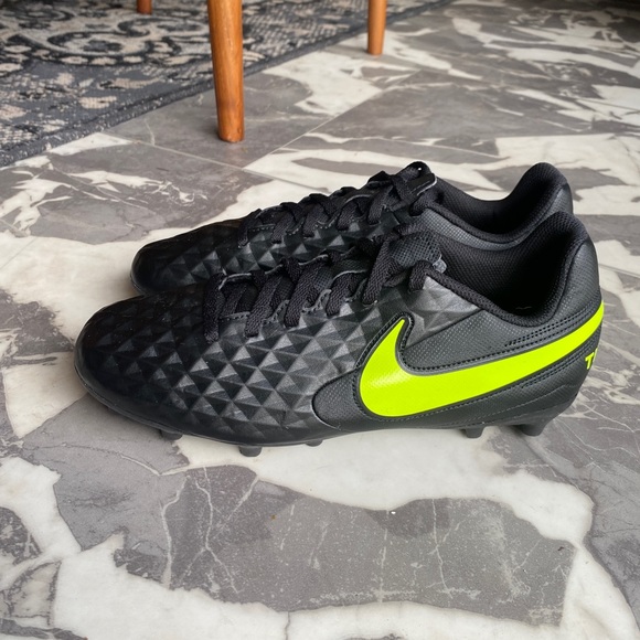 Nike JR Legend 8 Club FG/MG Cleats AT5881-070 Black Volt Size 6 Youth - Picture 1 of 5